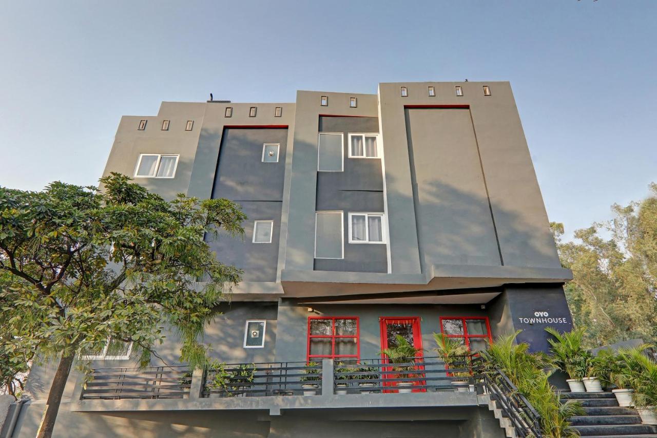 Super Townhouse 139 Ashiyana Smriti Upvan Near Emerald Mall Lucknow Bijnaur Eksteriør bilde